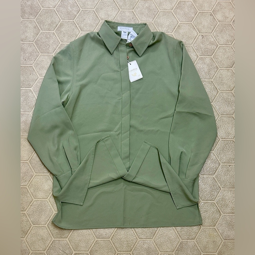 Women’s Medium Votre Nom Button Down Shirt NWT